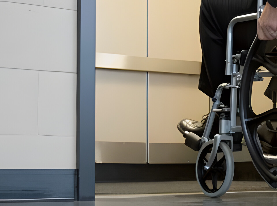 Barrierefreier Zugang zum Homelift mit Rollstuhl
