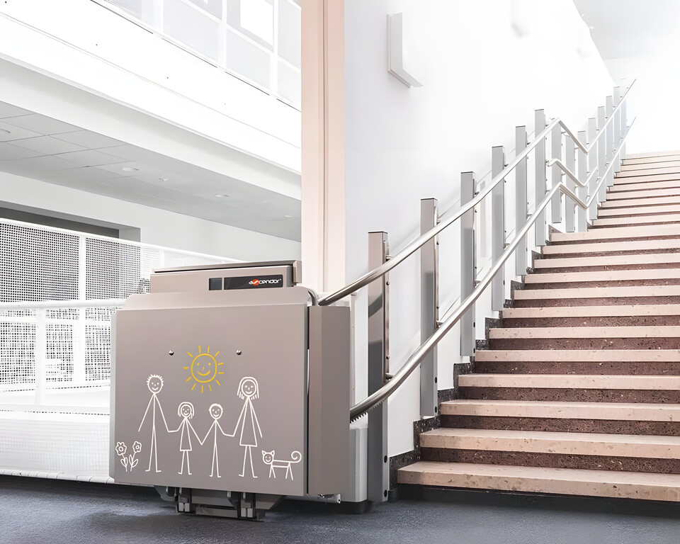 Treppenlift in einem öffentlichen Gebäude